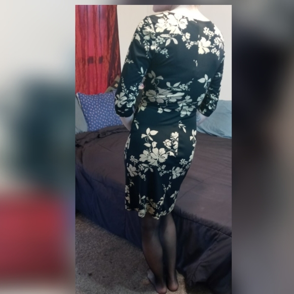 Dress - Picture 2 of 3